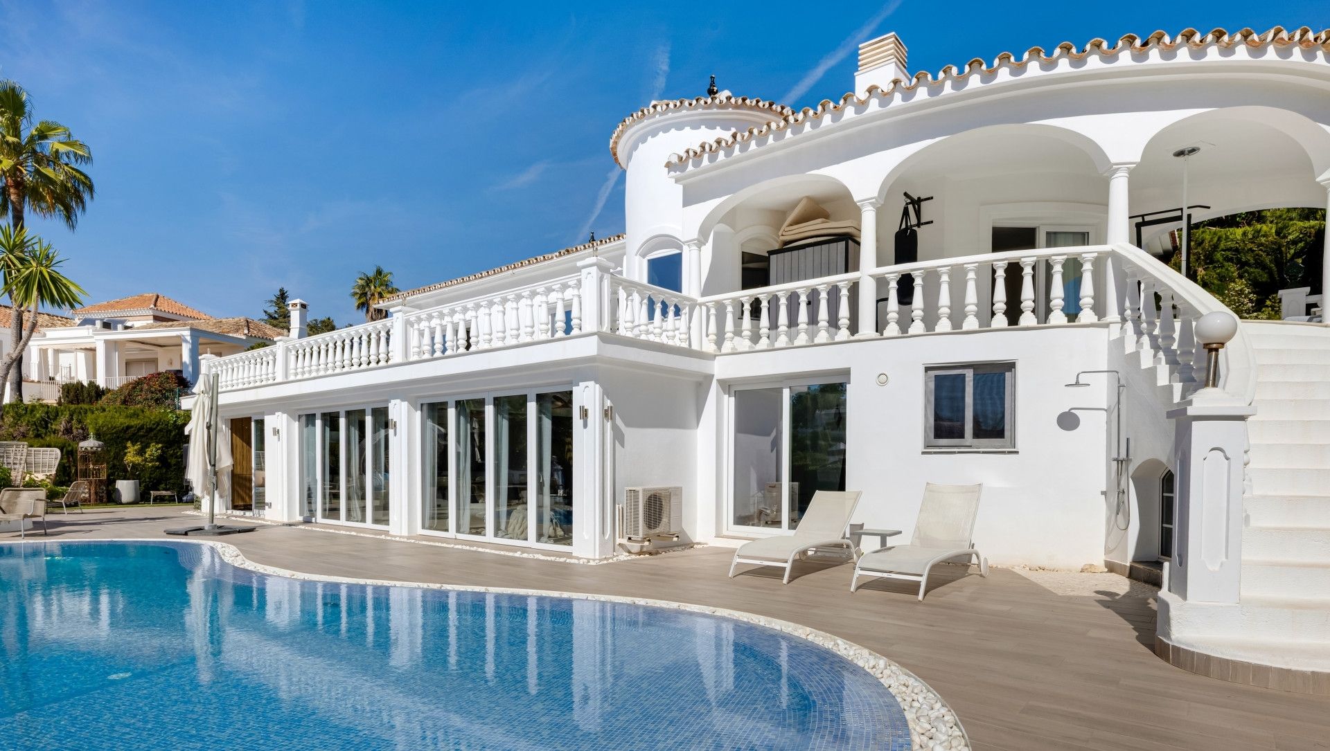 Marbella Apartments vs Villas: Which Should You Buy?