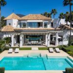 Luxury Marbella Golden Mile villa overlooking the Mediterranean Sea, illustrating premium property prices in Marbella’s Golden Mile.
